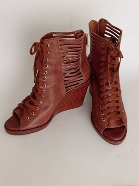 BCBGeneration Leather Lace Up  Open Toe Wedge Heel Zipper Brown Sandals Size 9.5